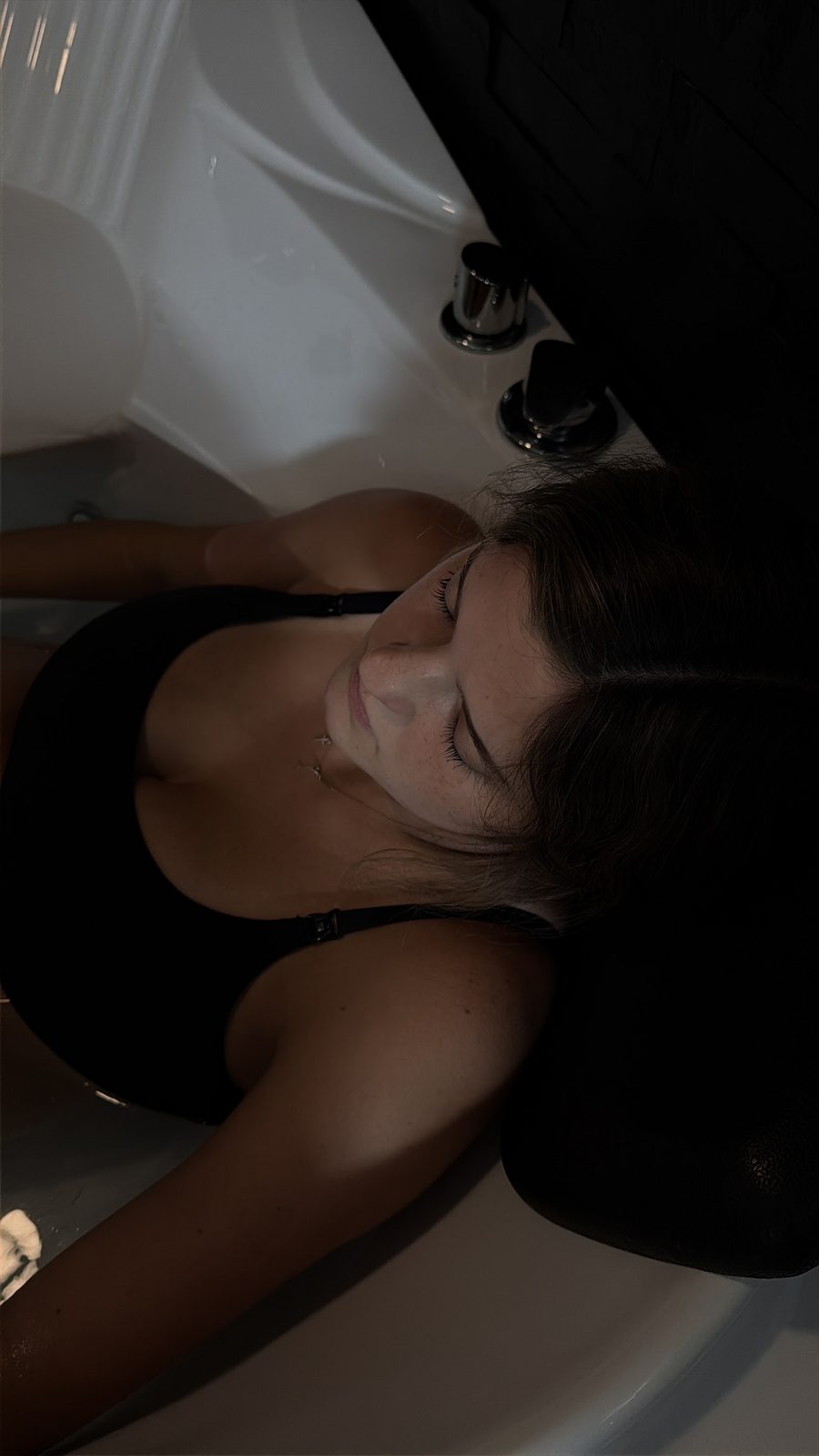 A mother laboring in the birth tub